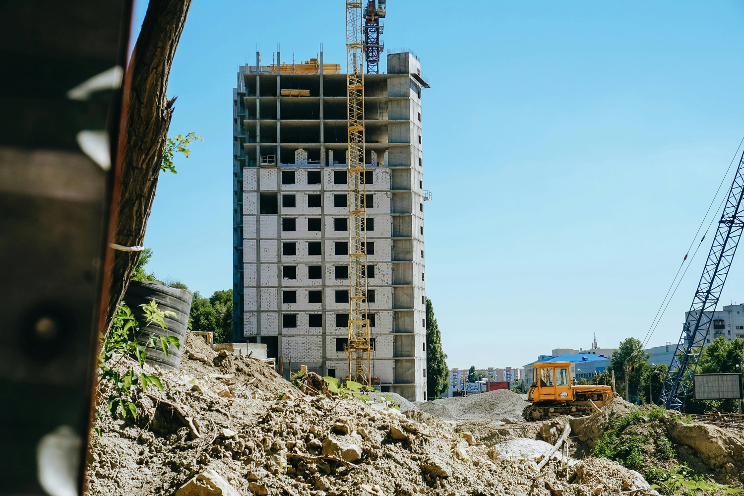 Sam Haus – modularer Hausbau – Baustelle mit einem Hochhaus